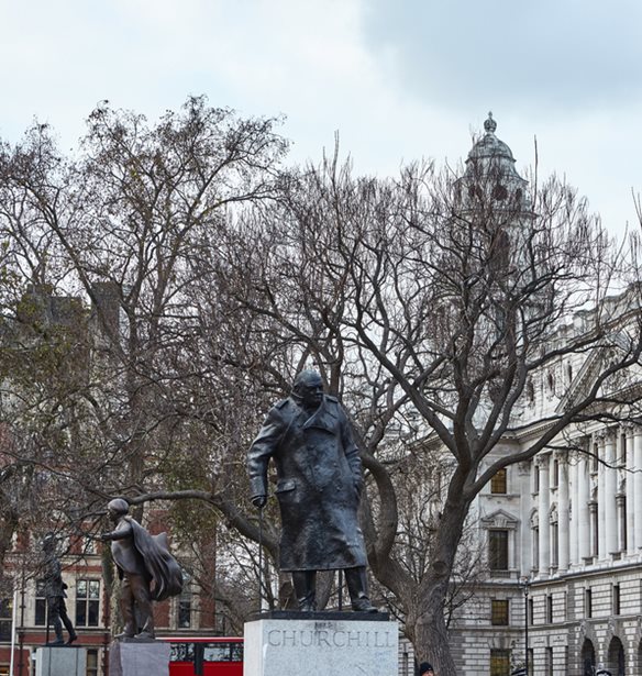 &#x3A4;&#x3BF; &#x3C0;&#x3C1;&#x3CE;&#x3C4;&#x3BF; &#x3AC;&#x3B3;&#x3B1;&#x3BB;&#x3BC;&#x3B1; &#x3B3;&#x3C5;&#x3BD;&#x3B1;&#x3AF;&#x3BA;&#x3B1;&#x3C2; &#x3B8;&#x3B1; &#x3C3;&#x3C4;&#x3B7;&#x3B8;&#x3B5;&#x3AF; &#x3C3;&#x3C4;&#x3B7;&#x3BD; Parliament Square &#x3C4;&#x3BF;&#x3C5; &#x39B;&#x3BF;&#x3BD;&#x3B4;&#x3AF;&#x3BD;&#x3BF;&#x3C5;