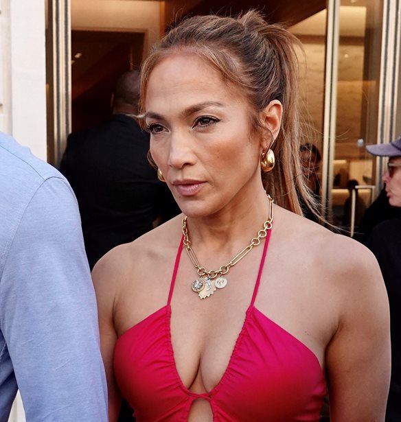 &#x397; Jennifer Lopez &#x3AD;&#x3BA;&#x3B1;&#x3BD;&#x3B5; &#x3BC;&#x3AF;&#x3B1; &#x3C4;&#x3BF;&#x3BB;&#x3BC;&#x3B7;&#x3C1;&#x3AE; &#x3B1;&#x3BB;&#x3BB;&#x3B1;&#x3B3;&#x3AE; &#x3C3;&#x3C4;&#x3B1; &#x3BC;&#x3B1;&#x3BB;&#x3BB;&#x3B9;&#x3AC; &#x3C4;&#x3B7;&#x3C2;
