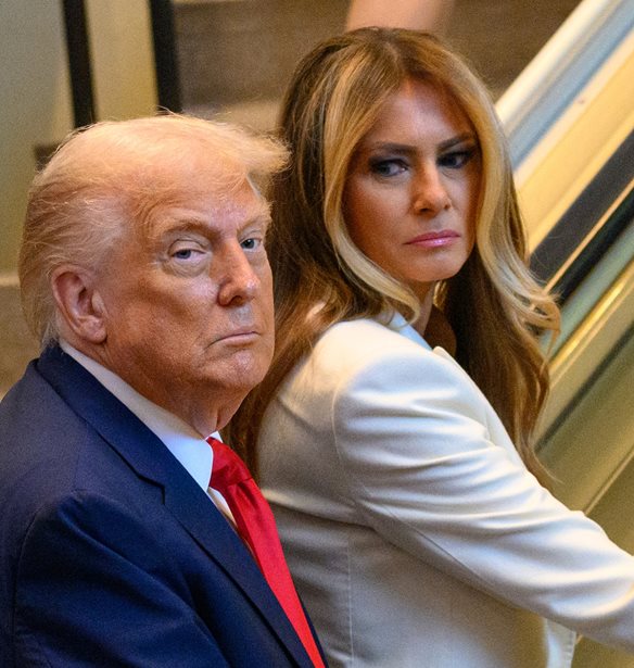 Donald &amp; Melania Trump | &#x397; &#x3AD;&#x3BD;&#x3C4;&#x3BF;&#x3BD;&#x3B7; &#x3B4;&#x3B9;&#x3B1;&#x3C6;&#x3C9;&#x3BD;&#x3AF;&#x3B1; &#x3BA;&#x3B1;&#x3B9; &#x3B7; &#x3C7;&#x3B5;&#x3B9;&#x3C1;&#x3BF;&#x3BD;&#x3BF;&#x3BC;&#x3AF;&#x3B1; &#x3C3;&#x3C4;&#x3BF; &#x3B1;&#x3B5;&#x3C1;&#x3BF;&#x3C3;&#x3BA;&#x3AC;&#x3C6;&#x3BF;&#x3C2; &#x3C0;&#x3BF;&#x3C5; &#x3BA;&#x3B1;&#x3C4;&#x3AD;&#x3B3;&#x3C1;&#x3B1;&#x3C8;&#x3B5; &#x3C4;&#x3BF; Sky News
