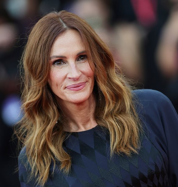 Julia Roberts | &#x397; red carpet &#x3C3;&#x3C5;&#x3BD;&#x3AC;&#x3BD;&#x3C4;&#x3B7;&#x3C3;&#x3B7; &#x3BC;&#x3B5; &#x3C4;&#x3B7;&#x3BD; &#x3B1;&#x3BD;&#x3B9;&#x3C8;&#x3B9;&#x3AC; &#x3C4;&#x3B7;&#x3C2;, Emma Roberts, &#x3BC;&#x3B5;&#x3C4;&#x3AC; &#x3B1;&#x3C0;&#x3CC; 13 &#x3C7;&#x3C1;&#x3CC;&#x3BD;&#x3B9;&#x3B1;