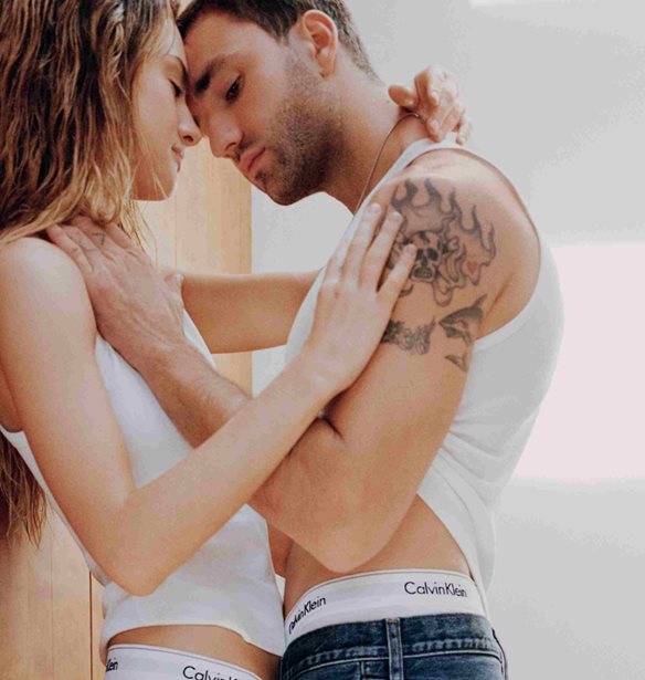 "Our Calvins" | Η Grace Van Patten και ο Jackson White πρωταγωνιστούν στη νέα καμπάνια της Calvin Klein για την Ημέρα του Αγίου Βαλεντίνου
