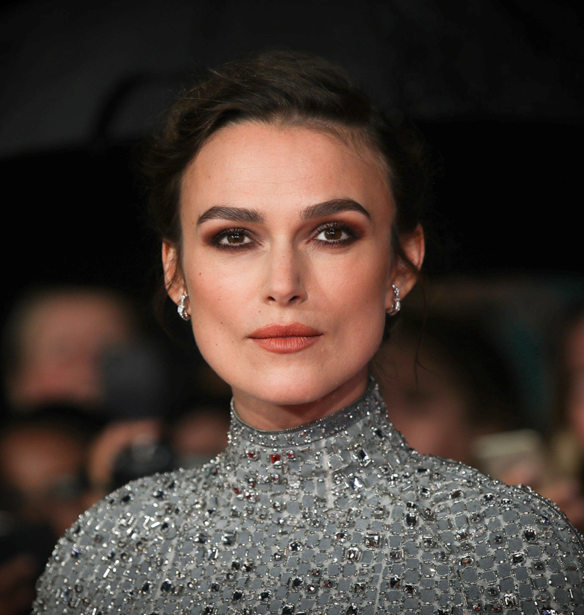 &#x397; Keira Knightley &#x3C0;&#x3B5;&#x3C1;&#x3B9;&#x3B3;&#x3C1;&#x3AC;&#x3C6;&#x3B5;&#x3B9; &#x3C4;&#x3B7;&#x3BD; &#x3C0;&#x3B9;&#x3BF; &#x3B4;&#x3B7;&#x3BC;&#x3BF;&#x3C6;&#x3B9;&#x3BB;&#x3AE; &#x3C3;&#x3BA;&#x3B7;&#x3BD;&#x3AE; &#x3C4;&#x3BF;&#x3C5; Love Actually &#x3BC;&#x3B5; &#x3B4;&#x3CD;&#x3BF; &#x3BC;&#x3CC;&#x3BD;&#x3BF; &#x3BB;&#x3AD;&#x3BE;&#x3B5;&#x3B9;&#x3C2;