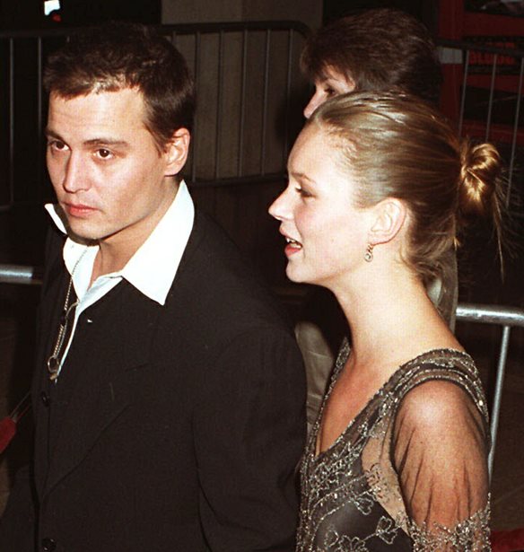 Kate Moss | &#x39F; &#x3C0;&#x3B1;&#x3C1;&#x3AC;&#x3BE;&#x3B5;&#x3BD;&#x3BF;&#x3C2; &#x3C4;&#x3C1;&#x3CC;&#x3C0;&#x3BF;&#x3C2; &#x3BC;&#x3B5; &#x3C4;&#x3BF;&#x3BD; &#x3BF;&#x3C0;&#x3BF;&#x3AF;&#x3BF; &#x3BF; Johnny Depp &#x3C4;&#x3B7;&#x3C2; &#x3B5;&#x3AF;&#x3C7;&#x3B5; &#x3C7;&#x3B1;&#x3C1;&#x3AF;&#x3C3;&#x3B5;&#x3B9; &#x3C4;&#x3BF; &#x3C0;&#x3C1;&#x3CE;&#x3C4;&#x3BF; &#x3C4;&#x3B7;&#x3C2; &#x3B4;&#x3B9;&#x3B1;&#x3BC;&#x3B1;&#x3BD;&#x3C4;&#x3AD;&#x3BD;&#x3B9;&#x3BF; &#x3BA;&#x3CC;&#x3C3;&#x3BC;&#x3B7;&#x3BC;&#x3B1;