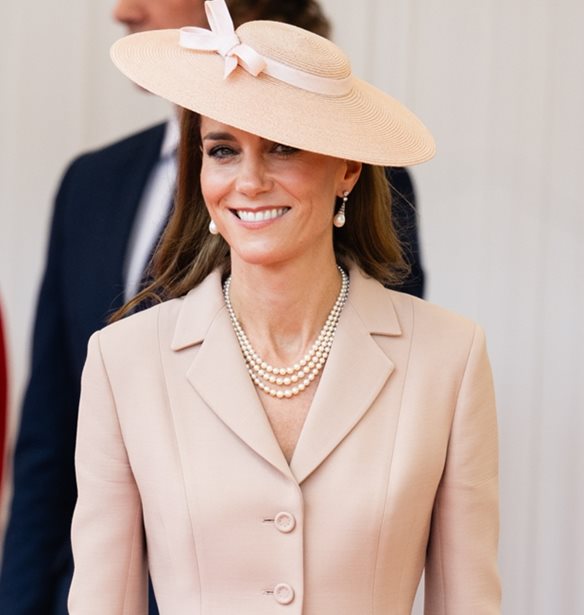 &#x397; Kate Middleton &#x3C6;&#x3CC;&#x3C1;&#x3B5;&#x3C3;&#x3B5; &#x3C0;&#x3C1;&#x3CE;&#x3C4;&#x3B7; &#x3C6;&#x3BF;&#x3C1;&#x3AC; &#x3BC;&#x3AF;&#x3B1; &#x3B4;&#x3B7;&#x3BC;&#x3B9;&#x3BF;&#x3C5;&#x3C1;&#x3B3;&#x3AF;&#x3B1; &#x3C4;&#x3BF;&#x3C5; &#x3BF;&#x3AF;&#x3BA;&#x3BF;&#x3C5; Dior &#x3BA;&#x3B1;&#x3B9; &#x3AE;&#x3C4;&#x3B1;&#x3BD; &#x3C5;&#x3C0;&#x3AD;&#x3C1;&#x3BF;&#x3C7;&#x3B7;!