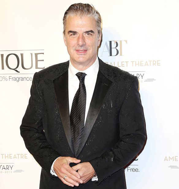 Chris Noth | &#x388;&#x3BA;&#x3B1;&#x3BD;&#x3B5; &#x3C4;&#x3B7;&#x3BD; &#x3C0;&#x3C1;&#x3CE;&#x3C4;&#x3B7; &#x3C4;&#x3BF;&#x3C5; &#x3B1;&#x3BD;&#x3AC;&#x3C1;&#x3C4;&#x3B7;&#x3C3;&#x3B7; &#x3C3;&#x3C4;&#x3B1; social media &#x3BC;&#x3B5;&#x3C4;&#x3AC; &#x3C4;&#x3B9;&#x3C2; &#x3BA;&#x3B1;&#x3C4;&#x3B1;&#x3B3;&#x3B3;&#x3B5;&#x3BB;&#x3AF;&#x3B5;&#x3C2; &#x3C0;&#x3B5;&#x3C1;&#x3AF; &#x3C3;&#x3B5;&#x3BE;&#x3BF;&#x3C5;&#x3B1;&#x3BB;&#x3B9;&#x3BA;&#x3AE;&#x3C2; &#x3B5;&#x3C0;&#x3AF;&#x3B8;&#x3B5;&#x3C3;&#x3B7;&#x3C2;