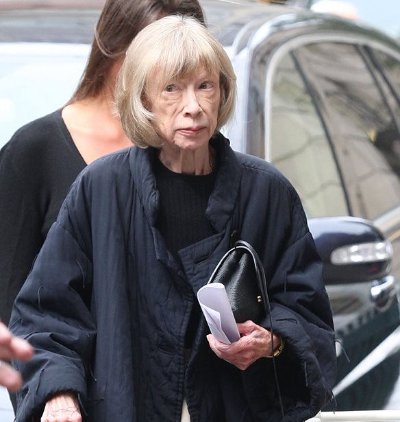 Joan Didion | &#x3A0;&#x3AD;&#x3B8;&#x3B1;&#x3BD;&#x3B5; &#x3B7; &#x3BC;&#x3B5;&#x3B3;&#x3AC;&#x3BB;&#x3B7; &#x391;&#x3BC;&#x3B5;&#x3C1;&#x3B9;&#x3BA;&#x3B1;&#x3BD;&#x3AF;&#x3B4;&#x3B1; &#x3C3;&#x3C5;&#x3B3;&#x3B3;&#x3C1;&#x3B1;&#x3C6;&#x3AD;&#x3B1;&#x3C2; &#x3BA;&#x3B1;&#x3B9; &#x3B4;&#x3B7;&#x3BC;&#x3BF;&#x3C3;&#x3B9;&#x3BF;&#x3B3;&#x3C1;&#x3AC;&#x3C6;&#x3BF;&#x3C2;