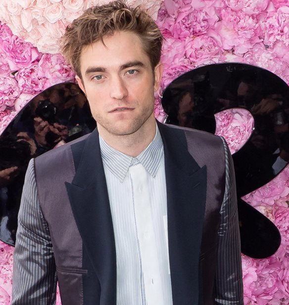 Robert Pattinson | &#x397; &#x3B4;&#x3AF;&#x3B1;&#x3B9;&#x3C4;&#x3B1; &#x3BC;&#x3B5; &#x3C4;&#x3B9;&#x3C2; &#x3C0;&#x3B1;&#x3C4;&#x3AC;&#x3C4;&#x3B5;&#x3C2; &#x3C0;&#x3BF;&#x3C5; &#x3B1;&#x3BD;&#x3B1;&#x3B3;&#x3BA;&#x3AC;&#x3C3;&#x3C4;&#x3B7;&#x3BA;&#x3B5; &#x3BD;&#x3B1; &#x3BA;&#x3AC;&#x3BD;&#x3B5;&#x3B9; &#x3B5;&#x3BE;&#x3B1;&#x3B9;&#x3C4;&#x3AF;&#x3B1;&#x3C2; &#x3C4;&#x3C9;&#x3BD; &#x3C0;&#x3C1;&#x3BF;&#x3C4;&#x3CD;&#x3C0;&#x3C9;&#x3BD; &#x3C4;&#x3BF;&#x3C5; Hollywood