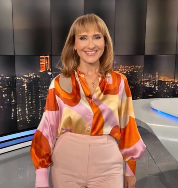 Η Μάρα Ζαχαρέα με το διαχρονικό παντελόνι από τη Massimo Dutti που είναι must have