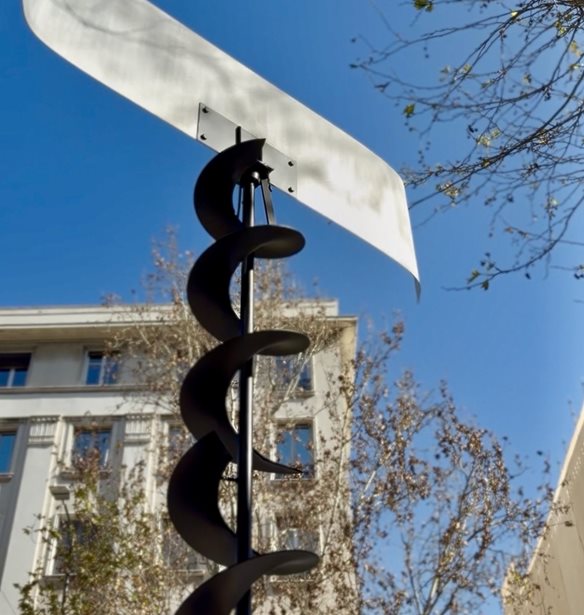 Αιολικό | Το εμβληματικό έργο του Takis στην καρδιά της Αθήνας