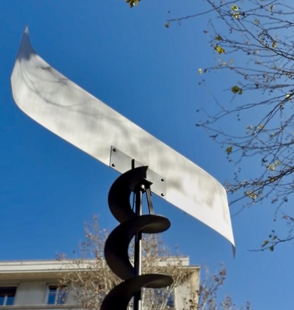 Αιολικό | Το εμβληματικό έργο του Takis στην καρδιά της Αθήνας