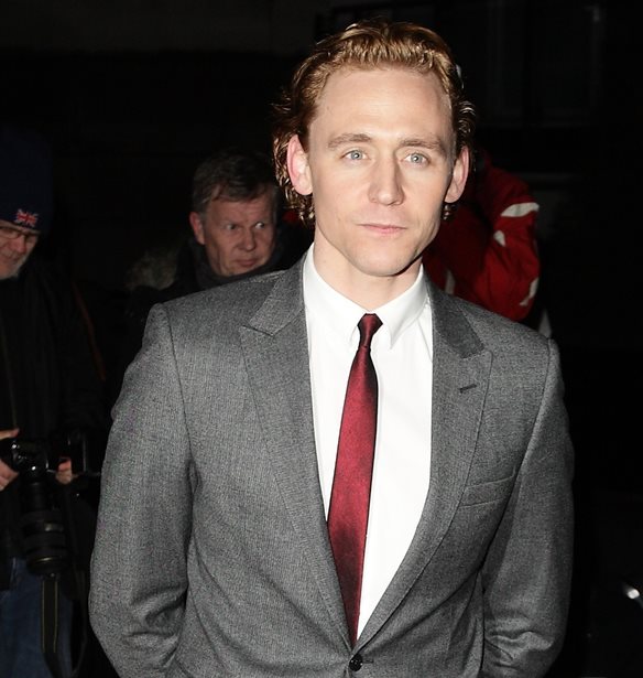 &#x395;&#x3AF;&#x3BD;&#x3B1;&#x3B9; &#x3BF; Tom Hiddleston &#x3BF; &#x3B5;&#x3C0;&#x3CC;&#x3BC;&#x3B5;&#x3BD;&#x3BF;&#x3C2; James Bond;