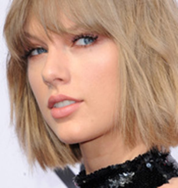 &#x397; Taylor Swift &#x3AD;&#x3C3;&#x3C0;&#x3B1;&#x3C3;&#x3B5; &#x3C4;&#x3BF; &#x3C1;&#x3B5;&#x3BA;&#x3CC;&#x3C1; &#x3C4;&#x3C9;&#x3BD; Beatles