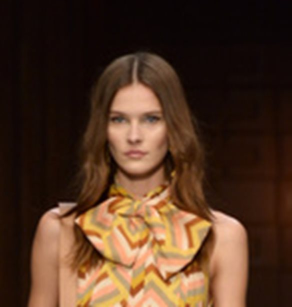 &#x394;&#x3B5;&#x3C2; &#x3B6;&#x3C9;&#x3BD;&#x3C4;&#x3B1;&#x3BD;&#x3AC; &#x3C4;&#x3BF; &#x3C3;&#x3CC;&#x3BF;&#x3C5; &#x3C4;&#x3B7;&#x3C2; Elisabetta Franchi &#x3B3;&#x3B9;&#x3B1; &#x3C4;&#x3B7; &#x3C3;&#x3C5;&#x3BB;&#x3BB;&#x3BF;&#x3B3;&#x3AE; S/S 21