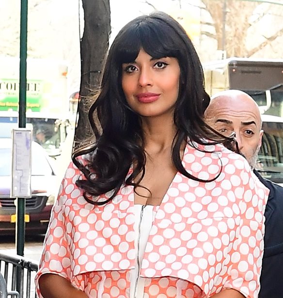 Jameela Jamil | &#x3A4;&#x3B1; &#x3B2;&#x3AC;&#x3B6;&#x3B5;&#x3B9; &#x3BC;&#x3B5; &#x3C4;&#x3BF; Met Gala &#x3B3;&#x3B9;&#x3B1; &#x3C4;&#x3BF; &#x3B1;&#x3C6;&#x3B9;&#x3AD;&#x3C1;&#x3C9;&#x3BC;&#x3AC; &#x3C4;&#x3BF;&#x3C5; &#x3C3;&#x3C4;&#x3BF;&#x3BD; Karl Lagerfeld