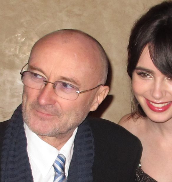 Lily Collins | &#x397; &#x3C3;&#x3C5;&#x3B3;&#x3BA;&#x3B9;&#x3BD;&#x3B7;&#x3C4;&#x3B9;&#x3BA;&#x3AE; &#x3B1;&#x3C6;&#x3B9;&#x3AD;&#x3C1;&#x3C9;&#x3C3;&#x3B7; &#x3C3;&#x3C4;&#x3BF;&#x3BD; &#x3C0;&#x3B1;&#x3C4;&#x3AD;&#x3C1;&#x3B1; &#x3C4;&#x3B7;&#x3C2;, Phil, &#x3CD;&#x3C3;&#x3C4;&#x3B5;&#x3C1;&#x3B1; &#x3B1;&#x3C0;&#x3CC; &#x3C4;&#x3B7; &#x3B4;&#x3C5;&#x3C3;&#x3AC;&#x3C1;&#x3B5;&#x3C3;&#x3C4;&#x3B7; &#x3B1;&#x3BD;&#x3B1;&#x3BA;&#x3BF;&#x3AF;&#x3BD;&#x3C9;&#x3C3;&#x3AE; &#x3C4;&#x3BF;&#x3C5;