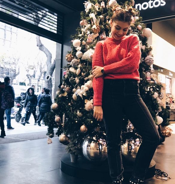 H Βίκυ Φωτιάδου βρήκε το τέλειο Wrangler outfit στα πολυκαταστήματα notos