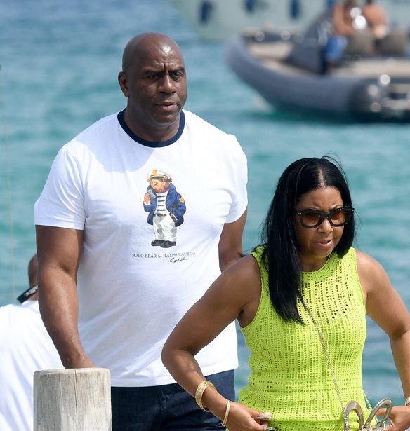 Magic Johnson | &#x39C;&#x3B1;&#x3B3;&#x3B5;&#x3BC;&#x3AD;&#x3BD;&#x3BF;&#x3C2; &#x3B1;&#x3C0;&#x3CC; &#x3C4;&#x3B7;&#x3BD; &#x395;&#x3BB;&#x3BB;&#x3AC;&#x3B4;&#x3B1; - &#x39F;&#x3B9; &#x3C6;&#x3C9;&#x3C4;&#x3BF;&#x3B3;&#x3C1;&#x3B1;&#x3C6;&#x3AF;&#x3B5;&#x3C2; &#x3C4;&#x3BF;&#x3C5; &#x3B1;&#x3C0;&#x3CC; &#x3C4;&#x3B7;&#x3BD; &#x391;&#x3BA;&#x3C1;&#x3CC;&#x3C0;&#x3BF;&#x3BB;&#x3B7;