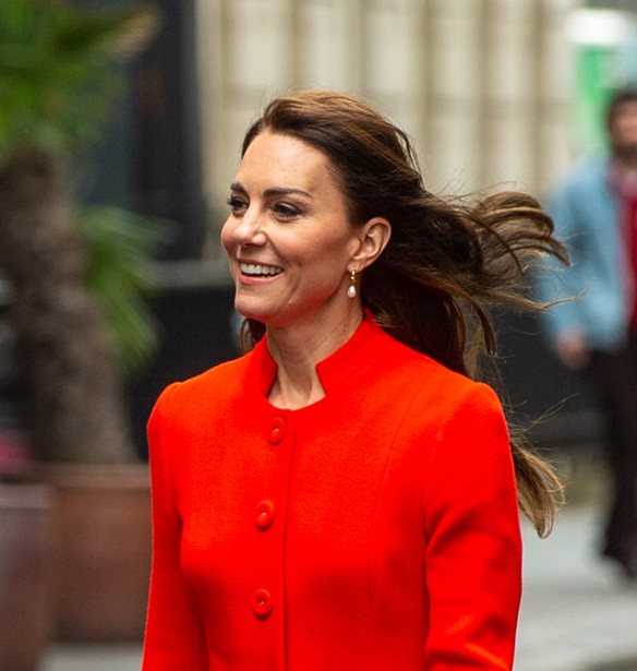 Kate Middleton | &#x397; &#x3B1;&#x3BD;&#x3C4;&#x3AF;&#x3B4;&#x3C1;&#x3B1;&#x3C3;&#x3AE; &#x3C4;&#x3B7;&#x3C2; &#x3CC;&#x3C4;&#x3B1;&#x3BD; &#x3B4;&#x3B9;&#x3B1;&#x3B4;&#x3B7;&#x3BB;&#x3CE;&#x3C4;&#x3C1;&#x3B9;&#x3B1; &#x3C4;&#x3B7; &#x3B3;&#x3B9;&#x3BF;&#x3C5;&#x3C7;&#x3AC;&#x3C1;&#x3B9;&#x3C3;&#x3B5;