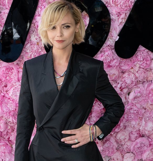 Christina Ricci | &#x3A6;&#x3C9;&#x3C4;&#x3BF;&#x3B3;&#x3C1;&#x3B1;&#x3C6;&#x3AF;&#x3B6;&#x3B5;&#x3C4;&#x3B1;&#x3B9; &#x3C3;&#x3B5; &#x3C0;&#x3C1;&#x3BF;&#x3C7;&#x3C9;&#x3C1;&#x3B7;&#x3BC;&#x3AD;&#x3BD;&#x3B7; &#x3B5;&#x3B3;&#x3BA;&#x3C5;&#x3BC;&#x3BF;&#x3C3;&#x3CD;&#x3BD;&#x3B7; &#x3B3;&#x3B9;&#x3B1; &#x3C4;&#x3B7; &#x3BD;&#x3AD;&#x3B1; &#x3BA;&#x3B1;&#x3BC;&#x3C0;&#x3AC;&#x3BD;&#x3B9;&#x3B1; Marc Jacobs