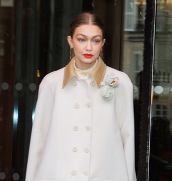 Gigi Hadid | &#x3A3;&#x3B5; &#x3C0;&#x3BF;&#x3B9;&#x3BF;&#x3BD; &#x3BC;&#x3BF;&#x3B9;&#x3AC;&#x3B6;&#x3B5;&#x3B9; &#x3C4;&#x3BF; &#x3BC;&#x3C9;&#x3C1;&#x3CC; &#x3C4;&#x3B7;&#x3C2;;