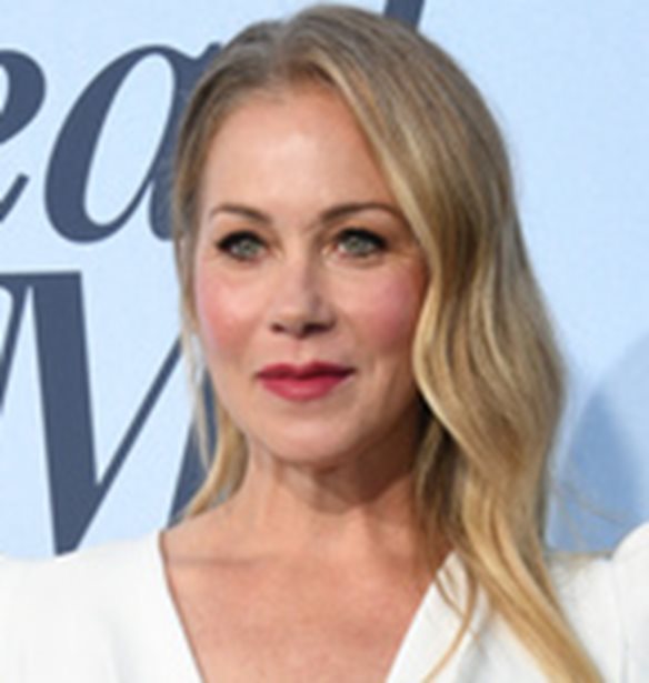 &#x397; Christina Applegate &#x3B4;&#x3B9;&#x3B1;&#x3B3;&#x3BD;&#x3CE;&#x3C3;&#x3B8;&#x3B7;&#x3BA;&#x3B5; &#x3BC;&#x3B5; &#x3C3;&#x3BA;&#x3BB;&#x3AE;&#x3C1;&#x3C5;&#x3BD;&#x3C3;&#x3B7; &#x3BA;&#x3B1;&#x3C4;&#x3AC; &#x3C0;&#x3BB;&#x3AC;&#x3BA;&#x3B1;&#x3C2; &#x3CC;&#x3BC;&#x3C9;&#x3C2; &#x3B4;&#x3B5;&#x3BD; &#x3C4;&#x3BF; &#x3B2;&#x3AC;&#x3B6;&#x3B5;&#x3B9; &#x3BA;&#x3AC;&#x3C4;&#x3C9;