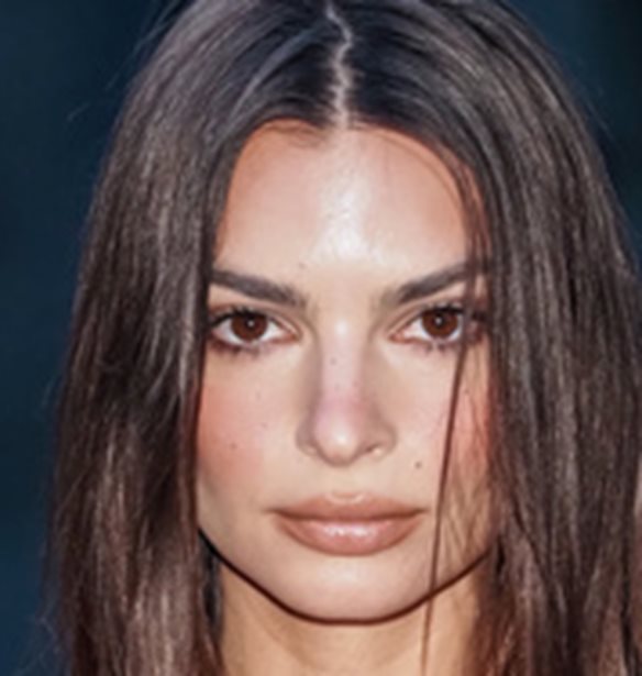 Emily Ratajkowski | &#x397; &#x3C6;&#x3C9;&#x3C4;&#x3BF; &#x3BC;&#x3B5; &#x3C4;&#x3BF; &#x3B3;&#x3B9;&#x3BF; &#x3C4;&#x3B7;&#x3C2; &#x3BA;&#x3B1;&#x3B9; &#x3B7; &#x3B1;&#x3C0;&#x3AF;&#x3C3;&#x3C4;&#x3B5;&#x3C5;&#x3C4;&#x3B7; &#x3C3;&#x3B9;&#x3BB;&#x3BF;&#x3C5;&#x3AD;&#x3C4;&#x3B1; &#x3C4;&#x3B7;&#x3C2; 3 &#x3BC;&#x3AE;&#x3BD;&#x3B5;&#x3C2; &#x3BC;&#x3B5;&#x3C4;&#x3AC; &#x3C4;&#x3B7; &#x3B3;&#x3AD;&#x3BD;&#x3BD;&#x3B1;