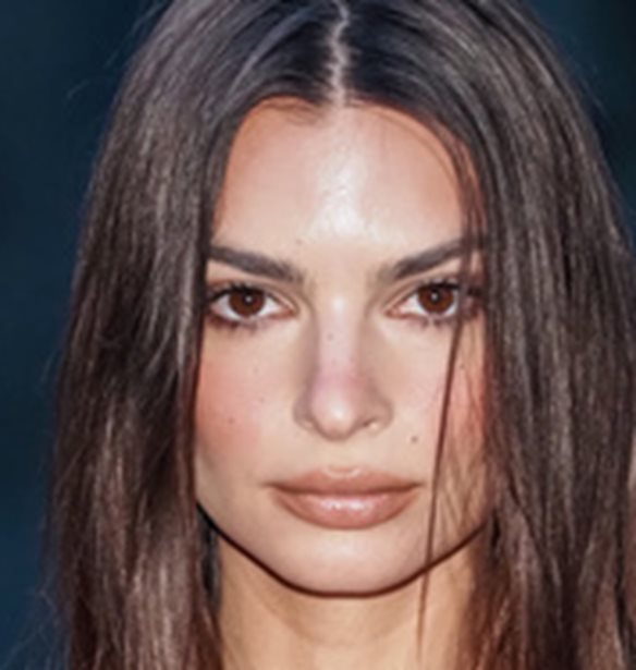 &#x397; Emily Ratajkowski &#x3BA;&#x3B1;&#x3C4;&#x3B7;&#x3B3;&#x3BF;&#x3C1;&#x3B5;&#x3AF; &#x3C6;&#x3C9;&#x3C4;&#x3BF;&#x3B3;&#x3C1;&#x3AC;&#x3C6;&#x3BF; &#x3B3;&#x3B9;&#x3B1; &#x3C3;&#x3B5;&#x3BE;&#x3BF;&#x3C5;&#x3B1;&#x3BB;&#x3B9;&#x3BA;&#x3AE; &#x3B5;&#x3C0;&#x3AF;&#x3B8;&#x3B5;&#x3C3;&#x3B7;