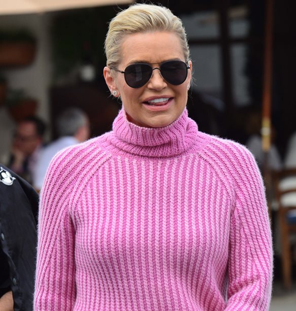 Yolanda Hadid: &#x397; &#x3BC;&#x3B1;&#x3BC;&#x3AC; &#x3C4;&#x3C9;&#x3BD; Bella &amp; Gigi Hadid &#x3BE;&#x3B5;&#x3C7;&#x3C9;&#x3C1;&#x3AF;&#x3B6;&#x3B5;&#x3B9; &#x3B3;&#x3B9;&#x3B1; &#x3C4;&#x3BF; &#x3C3;&#x3C4;&#x3C5;&#x3BB; &#x3C4;&#x3B7;&#x3C2;