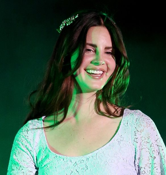 &#x397; Lana Del Rey &#x3B4;&#x3B7;&#x3BC;&#x3BF;&#x3C3;&#x3B9;&#x3B5;&#x3CD;&#x3B5;&#x3B9; &#x3BC;&#x3AF;&#x3B1; &#x3BD;&#x3AD;&#x3B1; &#x3C6;&#x3C9;&#x3C4;&#x3BF;&#x3B3;&#x3C1;&#x3B1;&#x3C6;&#x3AF;&#x3B1; &#x3B1;&#x3C0;&#x3CC; &#x3C4;&#x3BF;&#x3BD; &#x3B3;&#x3AC;&#x3BC;&#x3BF; &#x3C4;&#x3B7;&#x3C2;, &#x3BB;&#x3AF;&#x3B3;&#x3BF; &#x3C0;&#x3C1;&#x3B9;&#x3BD; &#x3C4;&#x3B7;&#x3BD; &#x3C0;&#x3C1;&#x3CE;&#x3C4;&#x3B7; &#x3B5;&#x3C0;&#x3AD;&#x3C4;&#x3B5;&#x3B9;&#x3BF; &#x3BC;&#x3B5; &#x3C4;&#x3BF;&#x3BD; &#x3C3;&#x3CD;&#x3B6;&#x3C5;&#x3B3;&#x3CC; &#x3C4;&#x3B7;&#x3C2;