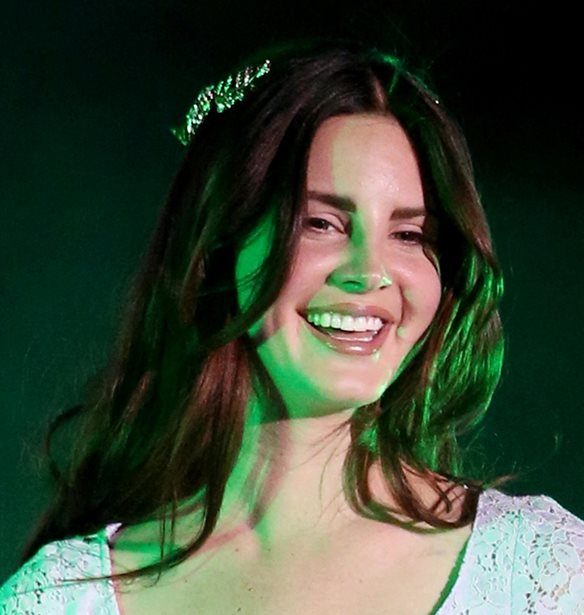 &#x397; Lana Del Rey &#x3B4;&#x3B7;&#x3BC;&#x3BF;&#x3C3;&#x3B9;&#x3B5;&#x3CD;&#x3B5;&#x3B9; &#x3BC;&#x3AF;&#x3B1; &#x3BD;&#x3AD;&#x3B1; &#x3C6;&#x3C9;&#x3C4;&#x3BF;&#x3B3;&#x3C1;&#x3B1;&#x3C6;&#x3AF;&#x3B1; &#x3B1;&#x3C0;&#x3CC; &#x3C4;&#x3BF;&#x3BD; &#x3B3;&#x3AC;&#x3BC;&#x3BF; &#x3C4;&#x3B7;&#x3C2;, &#x3BB;&#x3AF;&#x3B3;&#x3BF; &#x3C0;&#x3C1;&#x3B9;&#x3BD; &#x3C4;&#x3B7;&#x3BD; &#x3C0;&#x3C1;&#x3CE;&#x3C4;&#x3B7; &#x3B5;&#x3C0;&#x3AD;&#x3C4;&#x3B5;&#x3B9;&#x3BF; &#x3BC;&#x3B5; &#x3C4;&#x3BF;&#x3BD; &#x3C3;&#x3CD;&#x3B6;&#x3C5;&#x3B3;&#x3CC; &#x3C4;&#x3B7;&#x3C2;