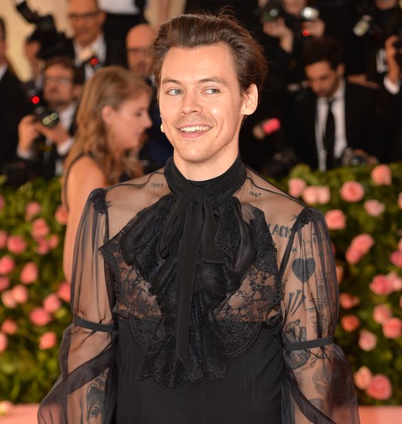 Harry Styles | &#x395;&#x3C0;&#x3B1;&#x3BD;&#x3B1;&#x3C0;&#x3C1;&#x3BF;&#x3C3;&#x3B4;&#x3B9;&#x3BF;&#x3C1;&#x3AF;&#x3B6;&#x3B5;&#x3B9; &#x3C4;&#x3BF; &#x3BC;&#x3B1;&#x3C1;&#x3B3;&#x3B1;&#x3C1;&#x3B9;&#x3C4;&#x3B1;&#x3C1;&#x3AD;&#x3BD;&#x3B9;&#x3BF; &#x3BA;&#x3BF;&#x3BB;&#x3B9;&#x3AD;