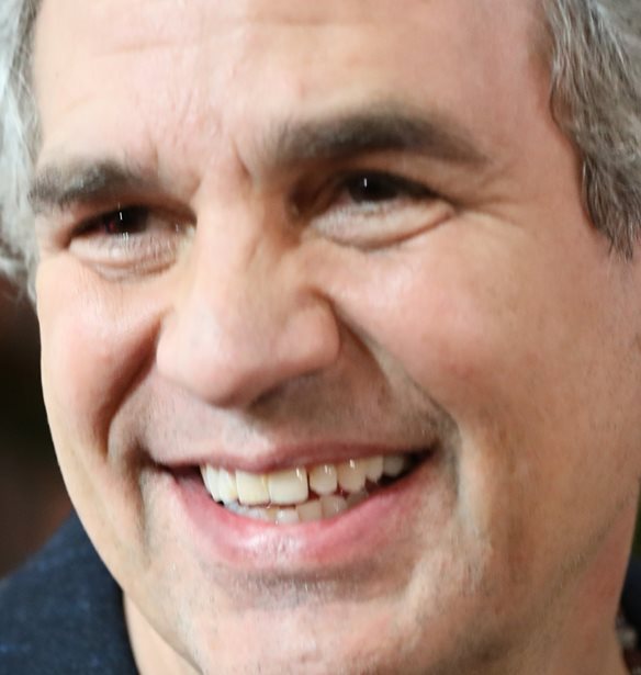 Mark Ruffalo | &#x392;&#x3B3;&#x3AE;&#x3BA;&#x3B5; &#x3C1;&#x3B1;&#x3BD;&#x3C4;&#x3B5;&#x3B2;&#x3BF;&#x3CD; &#x3BC;&#x3B5; &#x3C4;&#x3B7;&#x3BD; social media ambassador &#x3C4;&#x3C9;&#x3BD; &#x38C;&#x3C3;&#x3BA;&#x3B1;&#x3C1;