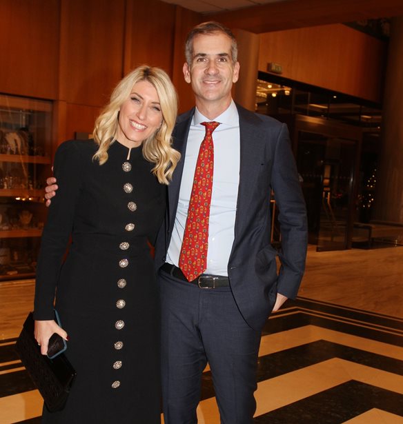 Σία Κοσιώνη | Το elegant χτένισμά της που θα δημιουργήσεις εύκολα για τα Χριστούγεννα