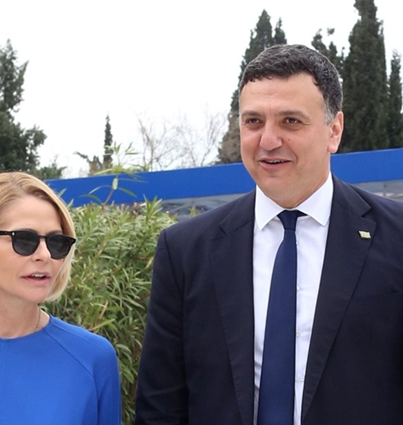 Η Τζένη Μπαλατσινού καταγράφει τη στοργική κίνηση του Βασίλη Κικίλια στον μικρό του γιο