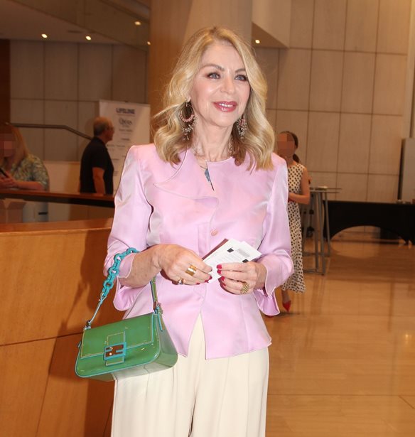 &#x388;&#x3BB;&#x3BB;&#x3B7; &#x3A3;&#x3C4;&#x3AC;&#x3B7; | &#x397; total black &#x3B5;&#x3BC;&#x3C6;&#x3AC;&#x3BD;&#x3B9;&#x3C3;&#x3B7; &#x3C3;&#x3B5; &#x3C0;&#x3C1;&#x3B5;&#x3BC;&#x3B9;&#x3AD;&#x3C1;&#x3B1; &#x3B8;&#x3B5;&#x3B1;&#x3C4;&#x3C1;&#x3B9;&#x3BA;&#x3AE;&#x3C2; &#x3C0;&#x3B1;&#x3C1;&#x3AC;&#x3C3;&#x3C4;&#x3B1;&#x3C3;&#x3B7;&#x3C2; &#x3C0;&#x3BF;&#x3C5; &#x3C3;&#x3C5;&#x3BC;&#x3BC;&#x3B5;&#x3C4;&#x3AD;&#x3C7;&#x3B5;&#x3B9;