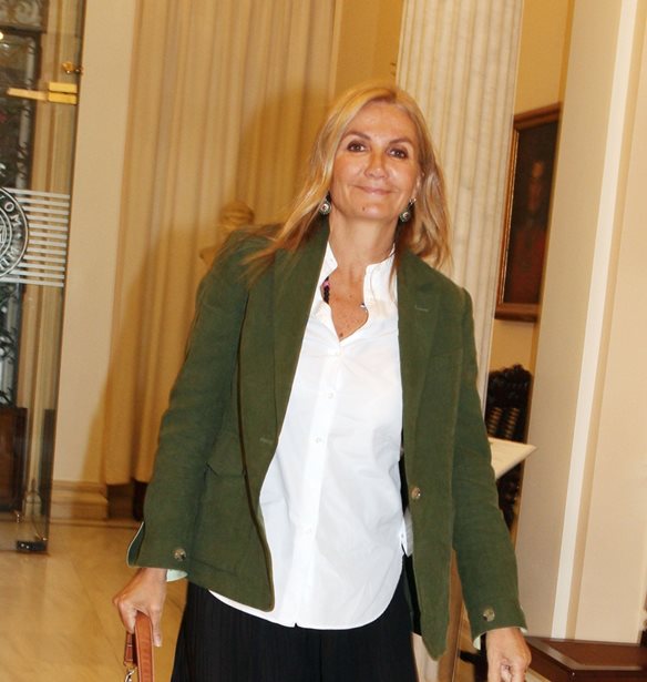 &#x397; &#x39C;&#x3B1;&#x3C1;&#x3AD;&#x3B2;&#x3B1; &#x39C;&#x3B7;&#x3C4;&#x3C3;&#x3BF;&#x3C4;&#x3AC;&#x3BA;&#x3B7; &#x3BC;&#x3B5; &#x3BB;&#x3B5;&#x3C5;&#x3BA;&#x3CC; &#x3BA;&#x3BF;&#x3C3;&#x3C4;&#x3BF;&#x3CD;&#x3BC;&#x3B9; &#x3BA;&#x3B1;&#x3B9; &#x3BA;&#x3B1;&#x3C6;&#x3AD; suede &#x3C4;&#x3C3;&#x3AC;&#x3BD;&#x3C4;&#x3B1; &#x3C3;&#x3C4;&#x3B7; &#x394;&#x395;&#x398;