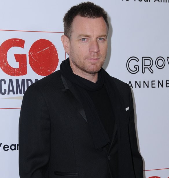 O Ewan McGregor &#x3B1;&#x3BA;&#x3C5;&#x3C1;&#x3CE;&#x3BD;&#x3B5;&#x3B9; &#x3C3;&#x3C5;&#x3BD;&#x3AD;&#x3BD;&#x3C4;&#x3B5;&#x3C5;&#x3BE;&#x3B7; &#x3BC;&#x3B5;&#x3C4;&#x3AC; &#x3B1;&#x3C0;&#x3CC; &#x3B1;&#x3C1;&#x3BD;&#x3B7;&#x3C4;&#x3B9;&#x3BA;&#x3AC; &#x3C3;&#x3C7;&#x3CC;&#x3BB;&#x3B9;&#x3B1; &#x3B3;&#x3B9;&#x3B1; &#x3C4;&#x3BF; Women&#x27;s March