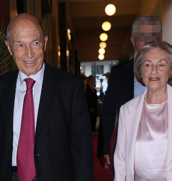 &#x3A0;&#x3AD;&#x3B8;&#x3B1;&#x3BD;&#x3B5; &#x3BF; &#x39A;&#x3CE;&#x3C3;&#x3C4;&#x3B1;&#x3C2; &#x3A3;&#x3B7;&#x3BC;&#x3AF;&#x3C4;&#x3B7;&#x3C2;