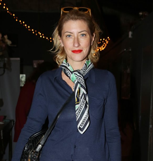 &#x3A3;&#x3AF;&#x3B1; &#x39A;&#x3BF;&#x3C3;&#x3B9;&#x3CE;&#x3BD;&#x3B7; | &#x397; casual chic &#x3B5;&#x3BC;&#x3C6;&#x3AC;&#x3BD;&#x3B9;&#x3C3;&#x3B7; &#x3BC;&#x3B5; &#x3BB;&#x3B5;&#x3C5;&#x3BA;&#x3CC; &#x3C0;&#x3B1;&#x3BD;&#x3C4;&#x3B5;&#x3BB;&#x3CC;&#x3BD;&#x3B9; &#x3BA;&#x3B1;&#x3B9; leopard &#x3C0;&#x3B1;&#x3C0;&#x3BF;&#x3CD;&#x3C4;&#x3C3;&#x3B9;&#x3B1;