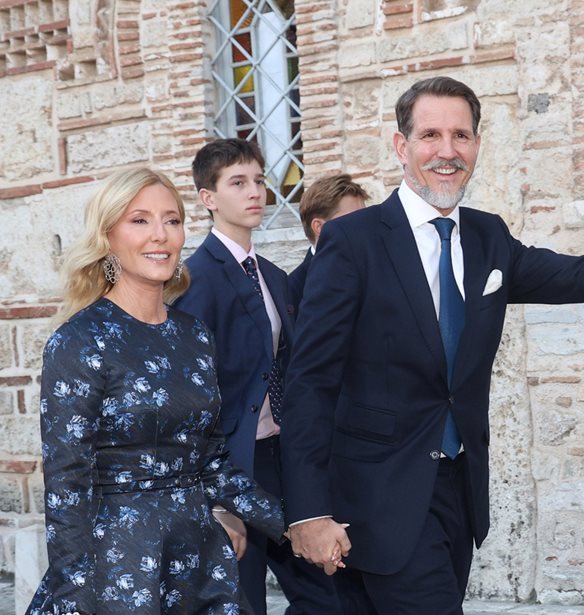 &#x397; Marie Chantal &#x3BC;&#x3B5; floral &#x3C6;&#x3CC;&#x3C1;&#x3B5;&#x3BC;&#x3B1; &#x3BA;&#x3B1;&#x3B9; &#x3B1;&#x3C3;&#x3B7;&#x3BC;&#x3AF; metallic &#x3B3;&#x3CC;&#x3B2;&#x3B5;&#x3C2; &#x3C3;&#x3C4;&#x3BF;&#x3BD; &#x3B3;&#x3AC;&#x3BC;&#x3BF; &#x3C4;&#x3B7;&#x3C2; &#x3A7;&#x3C1;&#x3C5;&#x3C3;&#x3AE;&#x3C2; &#x392;&#x3B1;&#x3C1;&#x3B4;&#x3B9;&#x3BD;&#x3BF;&#x3B3;&#x3B9;&#x3AC;&#x3BD;&#x3BD;&#x3B7; &#x3BA;&#x3B1;&#x3B9; &#x3C4;&#x3BF;&#x3C5; &#x39D;&#x3B9;&#x3BA;&#x3CC;&#x3BB;&#x3B1;&#x3BF;&#x3C5; &#x3BD;&#x3C4;&#x3B5; &#x393;&#x3BA;&#x3C1;&#x3B5;&#x3C2;