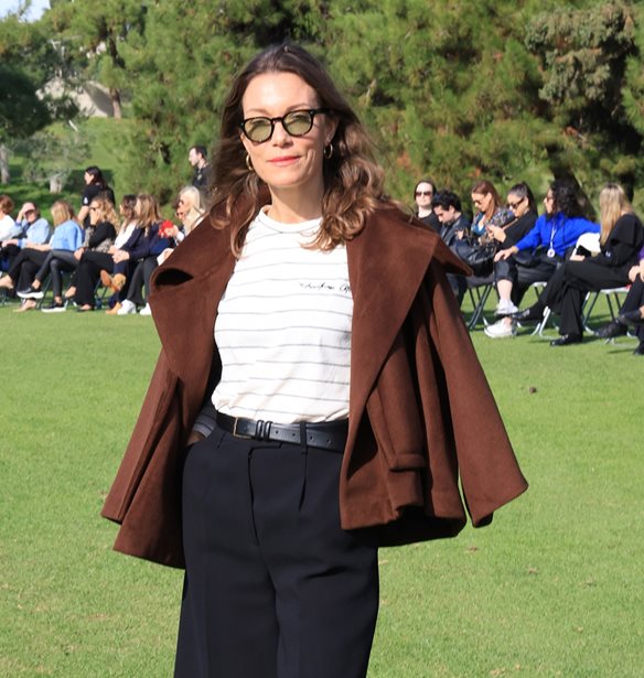 Η Βίκυ Καγιά υιοθέτησε τη δημοφιλέστερη τάση στα πουλόβερ για φέτος τον χειμώνα