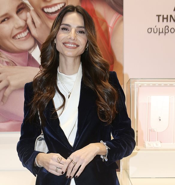 &#x397; &#x397;&#x3BB;&#x3B9;&#x3AC;&#x3BD;&#x3B1; &#x3A0;&#x3B1;&#x3C0;&#x3B1;&#x3B3;&#x3B5;&#x3C9;&#x3C1;&#x3B3;&#x3AF;&#x3BF;&#x3C5; &#x3C6;&#x3CC;&#x3C1;&#x3B5;&#x3C3;&#x3B5; &#x3C4;&#x3B7; &#x3B4;&#x3B9;&#x3AC;&#x3C3;&#x3B7;&#x3BC;&#x3B7; &#x3B1;&#x3C0;&#x3CC;&#x3C7;&#x3C1;&#x3C9;&#x3C3;&#x3B7; Mocha Mousse &#x3C3;&#x3B5; &#x3AD;&#x3BD;&#x3B1; &#x3B9;&#x3B4;&#x3B1;&#x3BD;&#x3B9;&#x3BA;&#x3CC; look &#x3B3;&#x3B9;&#x3B1; &#x3C4;&#x3BF; &#x3B3;&#x3C1;&#x3B1;&#x3C6;&#x3B5;&#x3AF;&#x3BF;