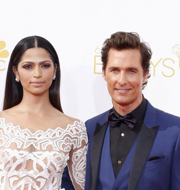 Camila Alves | &#x397; &#x3C3;&#x3CD;&#x3B6;&#x3C5;&#x3B3;&#x3BF;&#x3C2; &#x3C4;&#x3BF;&#x3C5; Matthew McConaughey &#x3C0;&#x3B5;&#x3C1;&#x3B9;&#x3B3;&#x3C1;&#x3AC;&#x3C6;&#x3B5;&#x3B9; &#x3C4;&#x3B9;&#x3C2; &#x3B5;&#x3C6;&#x3B9;&#x3B1;&#x3BB;&#x3C4;&#x3B9;&#x3BA;&#x3AD;&#x3C2; &#x3C3;&#x3C4;&#x3B9;&#x3B3;&#x3BC;&#x3AD;&#x3C2; &#x3C0;&#x3BF;&#x3C5; &#x3AD;&#x3B6;&#x3B7;&#x3C3;&#x3B5; &#x3C3;&#x3B5; &#x3B1;&#x3B5;&#x3C1;&#x3BF;&#x3C0;&#x3BF;&#x3C1;&#x3B9;&#x3BA;&#x3AE; &#x3C0;&#x3C4;&#x3AE;&#x3C3;&#x3B7;