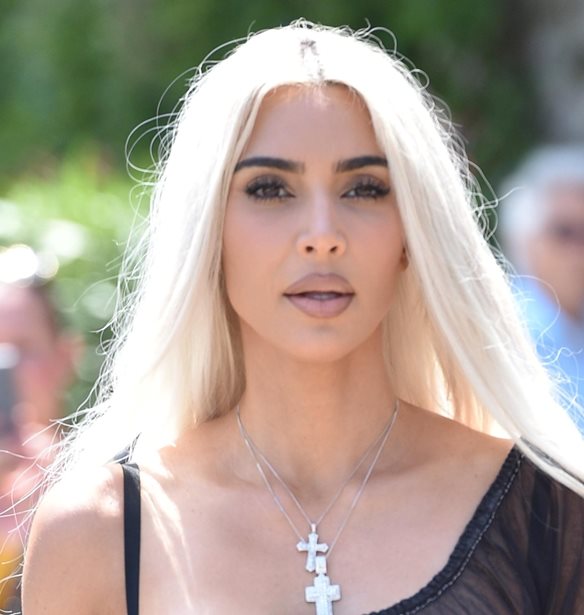 &#x3A4;&#x3BF; &#x3B3;&#x3C1;&#x3B1;&#x3C6;&#x3B5;&#x3AF;&#x3BF; &#x3C4;&#x3B7;&#x3C2; Kim Kardashian &#x3B5;&#x3AF;&#x3BD;&#x3B1;&#x3B9; &#x3BF; &#x3BF;&#x3C1;&#x3B9;&#x3C3;&#x3BC;&#x3CC;&#x3C2; &#x3C4;&#x3BF;&#x3C5; &#x3BC;&#x3B9;&#x3BD;&#x3B9;&#x3BC;&#x3B1;&#x3BB;&#x3B9;&#x3C3;&#x3BC;&#x3BF;&#x3CD;