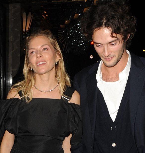 Oli Green | &#x38C;&#x3C3;&#x3B1; &#x3BE;&#x3AD;&#x3C1;&#x3BF;&#x3C5;&#x3BC;&#x3B5; &#x3B3;&#x3B9;&#x3B1; &#x3C4;&#x3BF;&#x3BD; 26&#x3C7;&#x3C1;&#x3BF;&#x3BD;&#x3BF; &#x3C3;&#x3CD;&#x3BD;&#x3C4;&#x3C1;&#x3BF;&#x3C6;&#x3BF; &#x3C4;&#x3B7;&#x3C2; Sienna Miller