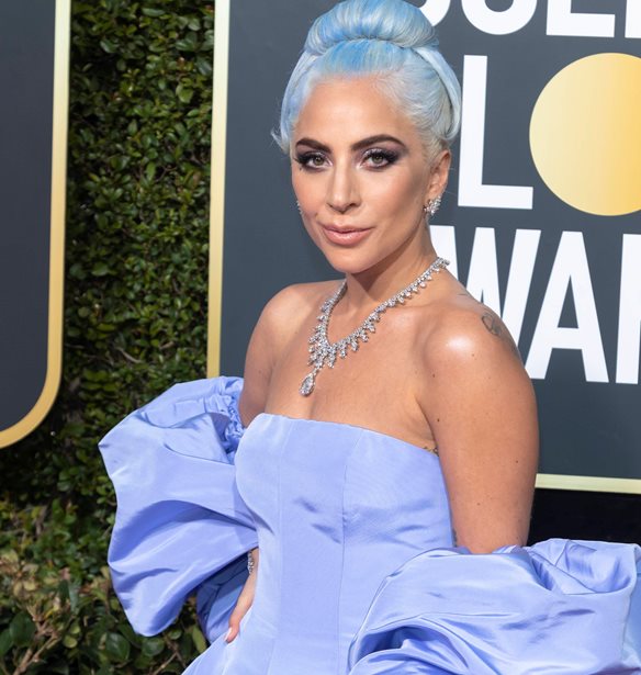 &#x397; Lady Gaga &#x3C6;&#x3CC;&#x3C1;&#x3B5;&#x3C3;&#x3B5; &#x3BE;&#x3B1;&#x3BD;&#x3AC; &#x3C4;&#x3BF; &#x3B1;&#x3B3;&#x3B1;&#x3C0;&#x3B7;&#x3BC;&#x3AD;&#x3BD;&#x3BF; &#x3C4;&#x3B7;&#x3C2; &#x3C7;&#x3C1;&#x3CE;&#x3BC;&#x3B1;