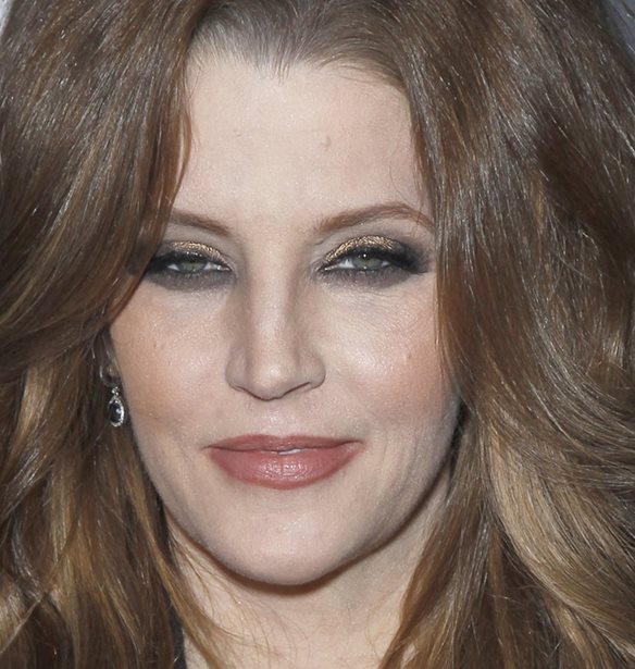 Lisa Marie Presley | &#x388;&#x3B3;&#x3B9;&#x3BD;&#x3B5; &#x3B3;&#x3BD;&#x3C9;&#x3C3;&#x3C4;&#x3AE; &#x3B7; &#x3B1;&#x3AF;&#x3C4;&#x3B9;&#x3B1; &#x3C4;&#x3BF;&#x3C5; &#x3B8;&#x3B1;&#x3BD;&#x3AC;&#x3C4;&#x3BF;&#x3C5; &#x3C4;&#x3B7;&#x3C2;