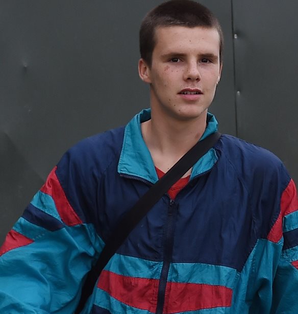 Cruz Beckham | &#x39C;&#x3B5; &#x3C1;&#x3BF;&#x3B6; &#x3BC;&#x3B1;&#x3BB;&#x3BB;&#x3B9;&#x3AC; &#x3BA;&#x3B1;&#x3B9; &#x3C4;&#x3B1;&#x3C4;&#x3BF;&#x3C5;&#x3AC;&#x3B6; &#x3C3;&#x3C4;&#x3BF; &#x3C0;&#x3C1;&#x3CE;&#x3C4;&#x3BF; &#x3C4;&#x3BF;&#x3C5; &#x3B5;&#x3BE;&#x3CE;&#x3C6;&#x3C5;&#x3BB;&#x3BB;&#x3BF;