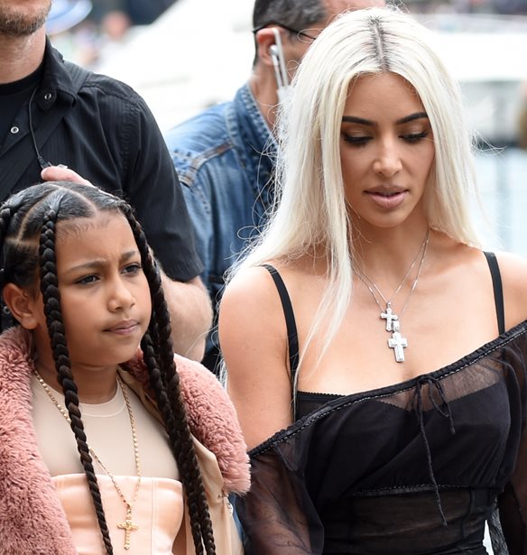 North West | &#x3A4;&#x3BF; &#x3C5;&#x3C0;&#x3B5;&#x3C1;&#x3C0;&#x3BF;&#x3BB;&#x3C5;&#x3C4;&#x3B5;&#x3BB;&#x3AD;&#x3C2; &#x3C0;&#x3AC;&#x3C1;&#x3C4;&#x3B9; &#x3B3;&#x3B5;&#x3BD;&#x3B5;&#x3B8;&#x3BB;&#x3AF;&#x3C9;&#x3BD; &#x3C4;&#x3B7;&#x3C2; &#x3BA;&#x3CC;&#x3C1;&#x3B7;&#x3C2; &#x3C4;&#x3B7;&#x3C2; Kim Kardashian &#x3C3;&#x3C4;&#x3BF; &#x3B4;&#x3AC;&#x3C3;&#x3BF;&#x3C2;