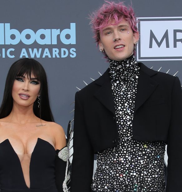 Machine Gun Kelly | &#x397; &#x3B5;&#x3BC;&#x3C6;&#x3AC;&#x3BD;&#x3B9;&#x3C3;&#x3B7; &#x3BC;&#x3B5; &#x3BC;&#x3B1;&#x3BD;&#x3B9;&#x3BA;&#x3B9;&#x3BF;&#x3CD;&#x3C1; &#x3C0;&#x3BF;&#x3C5; &#x3BA;&#x3CC;&#x3C3;&#x3C4;&#x3B9;&#x3C3;&#x3B5; 30 &#x3C7;&#x3B9;&#x3BB;&#x3B9;&#x3AC;&#x3B4;&#x3B5;&#x3C2; &#x3B4;&#x3BF;&#x3BB;&#x3AC;&#x3C1;&#x3B9;&#x3B1;